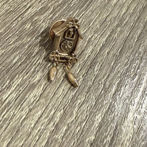 VTG Signed AVON Gold Tone CUCKOO CLOCK Pin Brooch - Picture 6 of 8